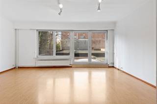 Op een centrale locatie gelegen, verder te vernieuwen studio (bewoonbare oppervlakte: 53m²). Energielabel C [247 kWh/(m²jaar)], elektriciteit...