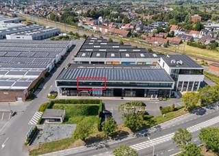 HANDELSPAND TE HUUR IN POPERINGE &#127970;&#128205;Over het pand:Dit instapklaar handelspand is gelegen langs de Europalaan in Poperinge – een...