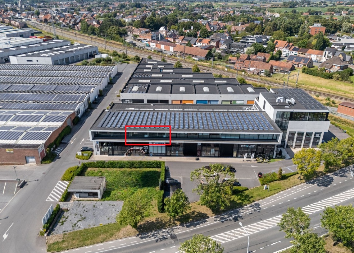 Handel/kantoor te huur in Poperinge op zichtlocatie 🏢✨📍🅿️ - foto 2