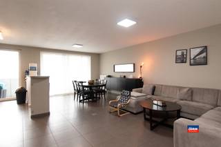 <p><span>HOBOKEN | RESIDENTIE MAXIMUS | INSTAPKLAAR APPARTEMENT MET TWEE SLAAPKAMERS GROOT TERRAS EN AUTOSTAANPLAATS GELEGEN OP DE VIERDE VERDIEPING VAN VERZORGD GEBOUW MET LIFT | EPC A |</span></p><p><span>Indeling als volgt: inkomhal - toilet - badkamer met inloopdouche en lavabomeubel - wasruimte met cv-ketel - woonkamer met open geïnstalleerde keuken - groot terras - 2 slaapkamers.</span></p><p><span>Autostaanplaats in de kelderverdieping bereikbaar met lift.</span></p><p><span>Het appartement wordt momenteel verhuurd aan 750 euro/mnd.</span></p><p><span>Maandelijkse kosten bedragen 130 euro (syndicus, blokpolis, onderhoud en minuterie) Verwarming, elektriciteit en water individueel.</span></p><p><span>Ideaal startersappartement en ideaal om te verhuren.</span></p><p><span>Het appartement is zeer gunstig gelegen nabij winkels, scholen, openbaar vervoer en nabij alle grote invalswegen.</span></p>