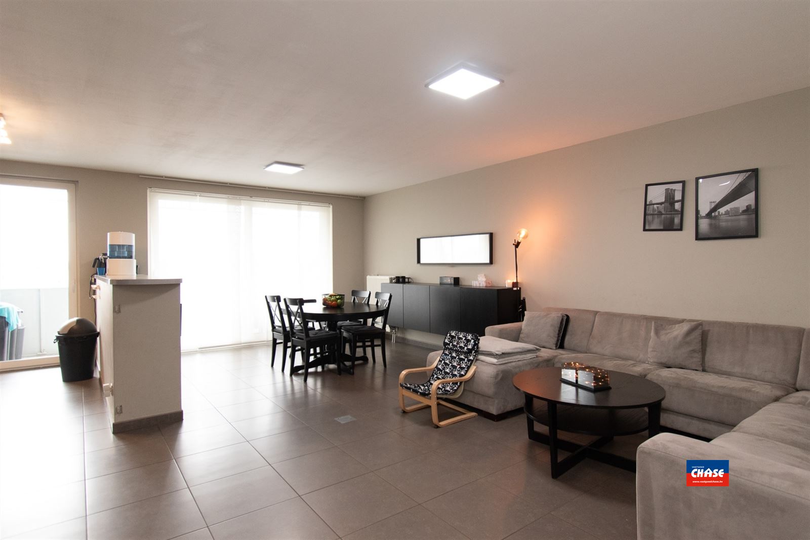 Appartement met 2 slaapkamers, terras en autostaanplaats - foto 2