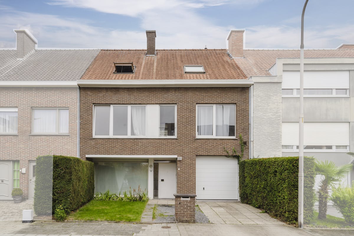 Spacious 4 bedroom home with garden in Kortrijk! - photo 1