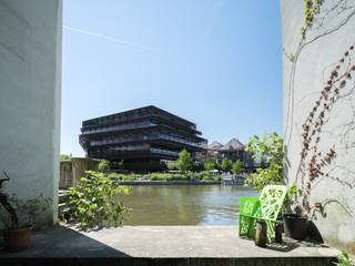 Architecturaal 1-slaapkamer appartement op een absolute toplocatie aan het water.  Dit duplex-appartement (BJ 2008) bevindt zich in een bruisende...