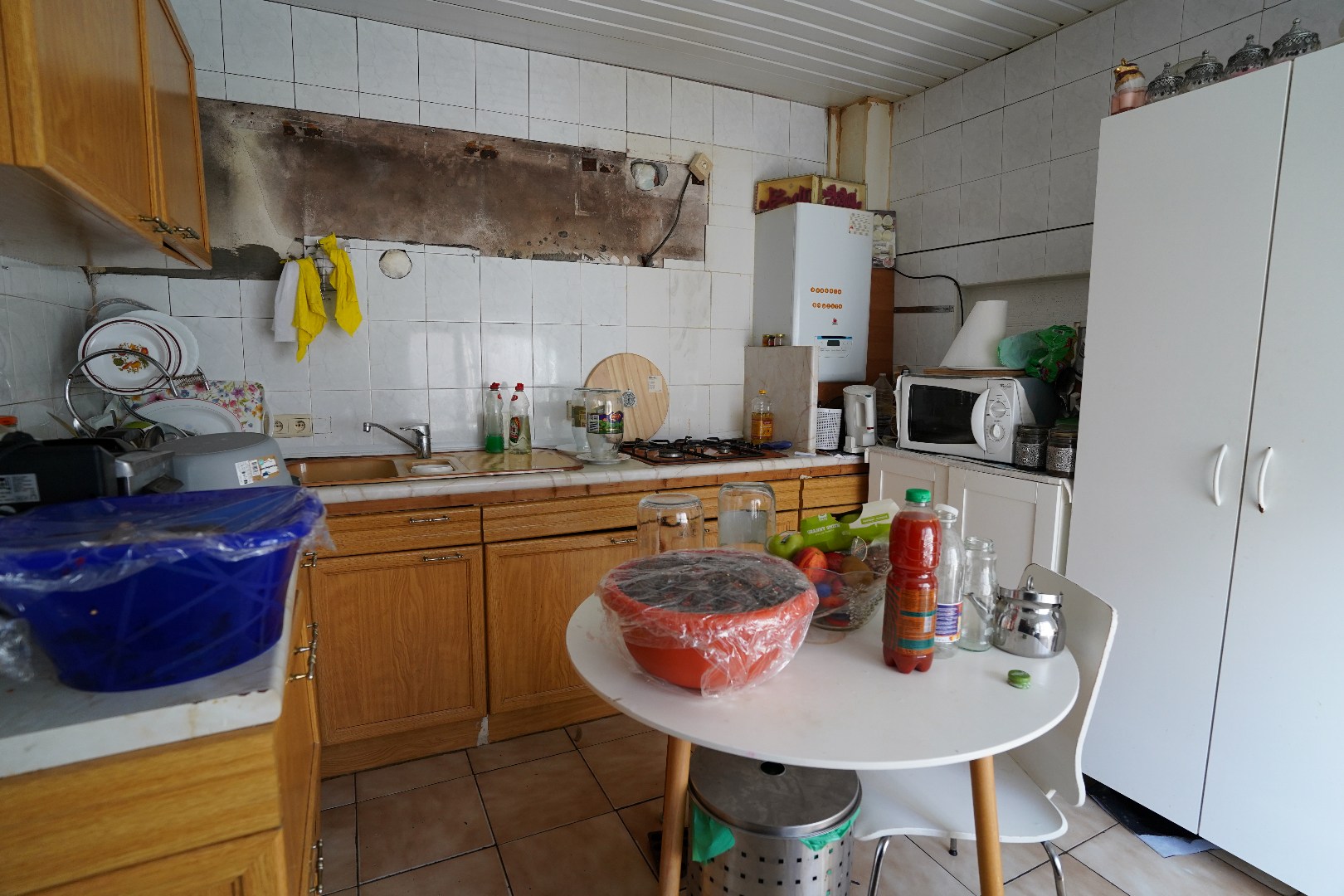 Voorheen opgedeeld gebouw, 3 grote studio's en 1 appt 2 slpk - foto 4