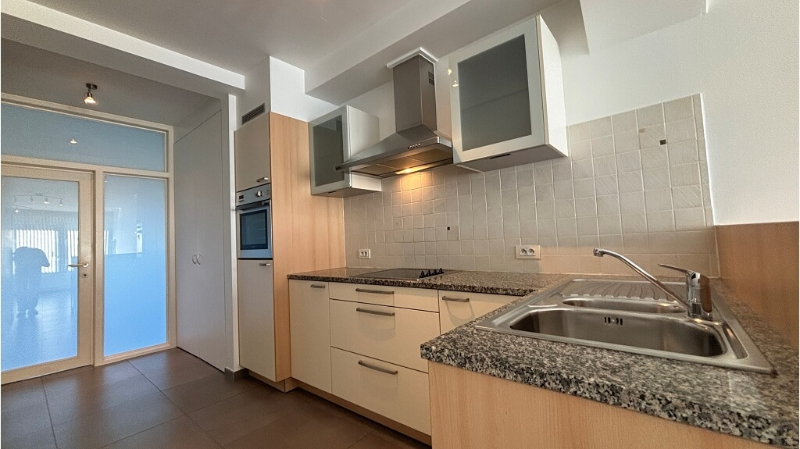 instapklaar gelijkvloers 2-slaapkamerappartement met ruim TERRAS te huur in Torhout - foto 4