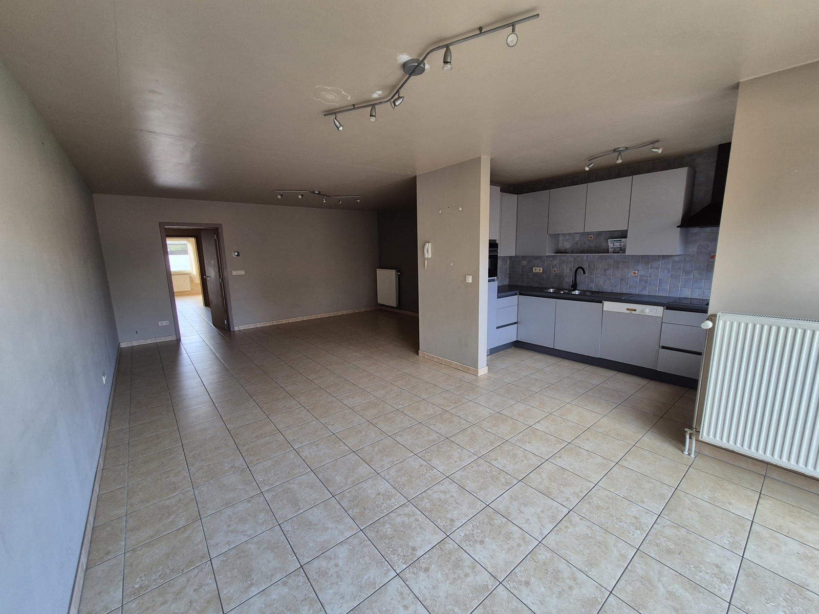 Gezellig en rustig gelegen gelijkvloers appartement - foto 2