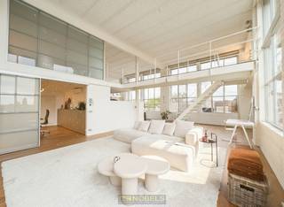 EXCLUSIEVE LOFT met  maar liefst 3 SLAAPKAMERS, 2 BADKAMERS en een HOGE AFWERKINGSGRAAD, gelegen nabij het CENTRUM van OUDENAARDE. De afwerking...