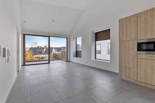 COMFORTABELE ASSISENTIEWONING MET 2 SLAAPKAMERS, TERRAS EN KELDERBERGINGDe assistentieflat is gelegen op de 1ste verdieping van een kleinschalig...