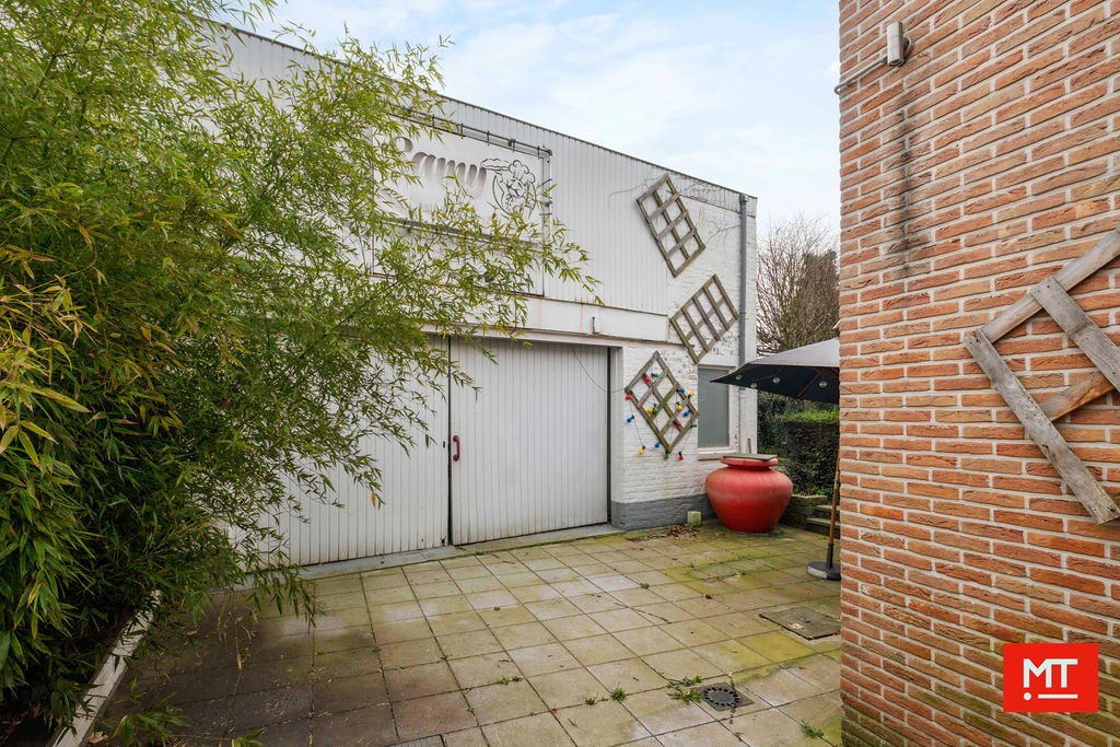 Veelzijdig gebouw bestaande uit handelsruimte, woning en appartement in het centrum van Wervik - foto 3