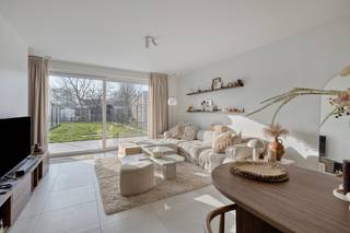 In de Kleine Kattenhoek te Maldegem bevindt zich dit recent gebouwd huis (°2024) te koop, dat u onder andere 3 slaapkamers, uitzonderlijk ruime...