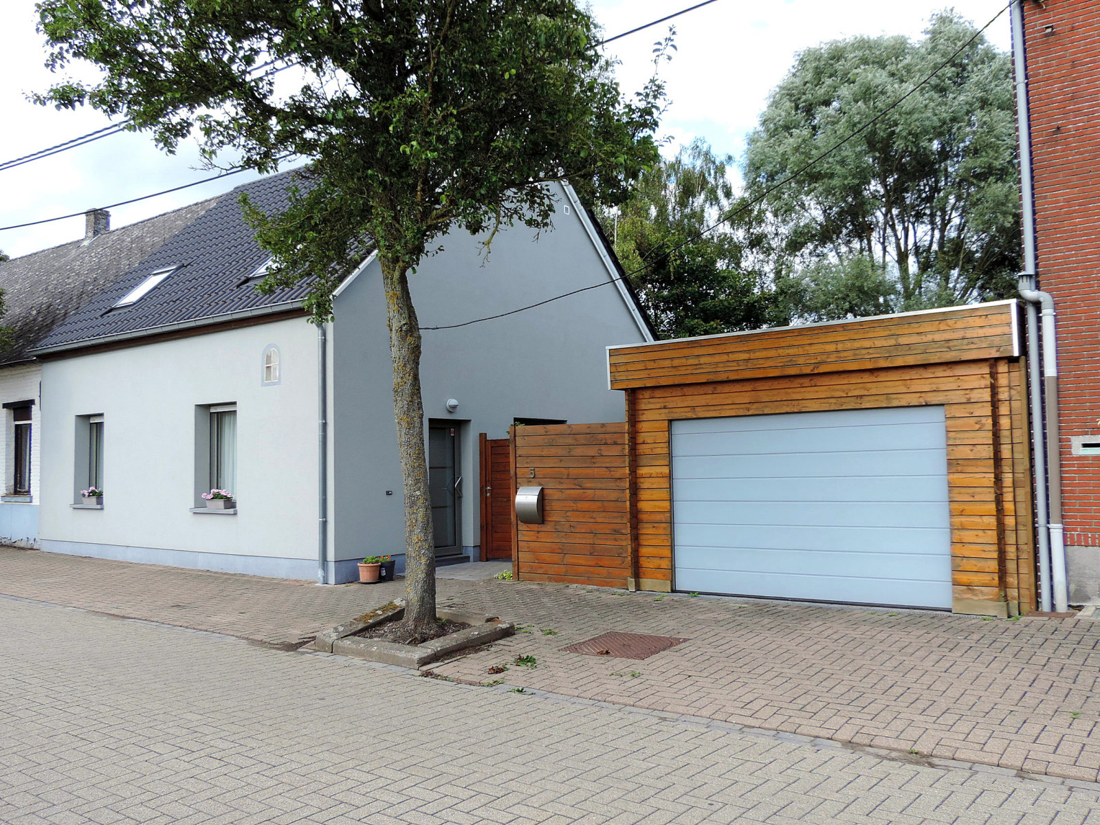 Een volledig gerenoveerde driegevelwoning met garage... - foto 2
