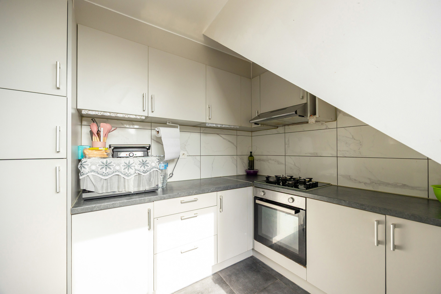 In de dorpskern gelegen opbrengsteigendom: handelspand met bovenliggend appartement! - foto 5