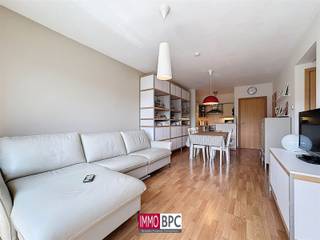 Welkom in dit charmante en goed ingedeelde appartement van 60 m², ideaal gelegen in het levendige hart van Jette. Deze woning combineert...