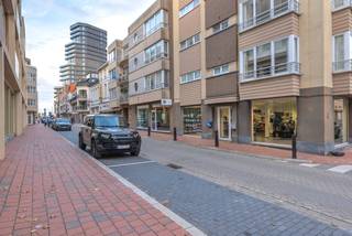 Uitzonderlijk breed handelspand gelegen in de Kursaalstraat te Heist-aan-Zee. Een commerciële toplocatie op wandelafstand van de zee en omgeven...