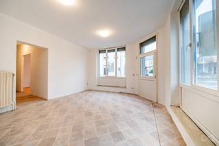WE INVEST Sud-Luxembourg vous présente ce bel appartement 1 chambre, idéalement situé au cœur d’Arlon, à proximité immédiate du centre-ville et...