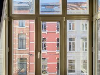 Toekomststraat 69/101:  2 slaapkamer appartement met terras, indeling als volgt: Inkomhal met apart toilet, badkamer met douche, lichtrijke leefruimte met stijlvolle erker, open keuken, 2 slaapkamers met elk eigen toegang tot terras.

€870 + €50
Beschikbaar vanaf 15/07