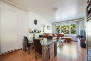 Op zoek naar een instapklaar appartement vlak bij invalswegen, winkels en openbaar vervoer? Dit appartement bevindt zich op de eerste verdieping...