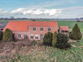 Authentieke hoeve met 3 aanpalende stallingen/magazijnen op 1ha 14a 83ca, rustig gelegen in het landelijke “Het Rot” in Weelde.In een agrarische...