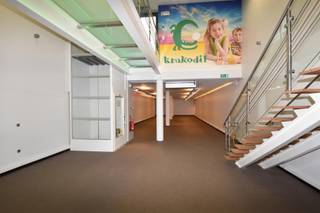 Verwarmde stockageruimte met materiaallift van 250m² met commercieel goede ligging in hartje Kasterlee.INDELINGDeze handelsruimte is gelegen...