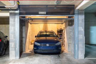 Een afgesloten garagebox B-2 box 29 in gebouw 'De Academie' (2007) te koop. Kan ideaal dienen voor het stallen van een wagen of extra bergruimte.