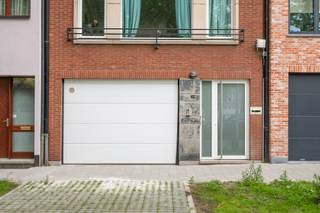 We treffen deze ruime instapklare Bel-étage te Edegem in de wijk 'Molenveld/Elsdonck'. Dit is een zeer kindvriendelijke buurt met veel...