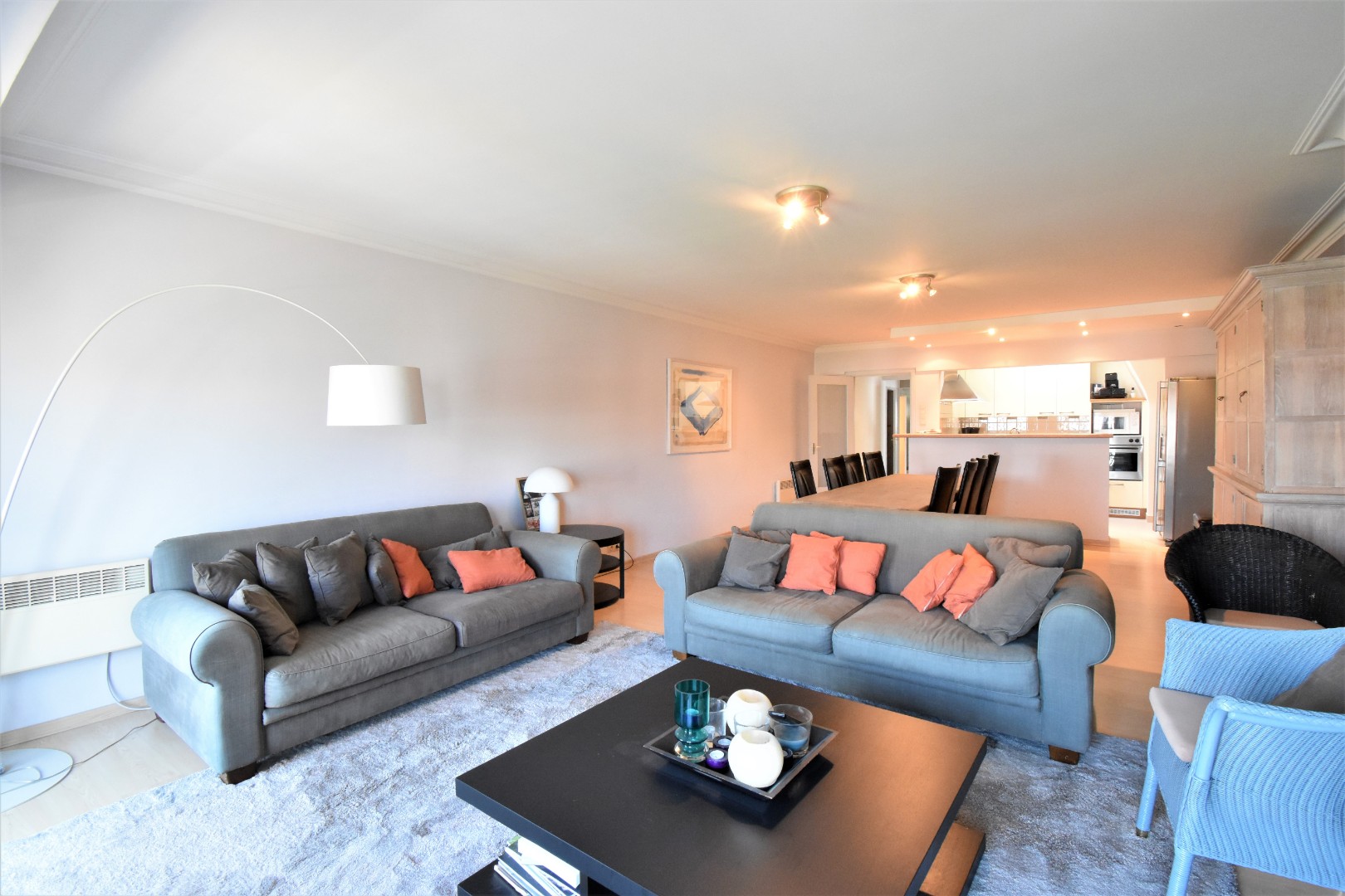 Ruim gemeubeld appartement met zicht op het Stubbenpark inclusief garagebox te Duinbergen - foto 5
