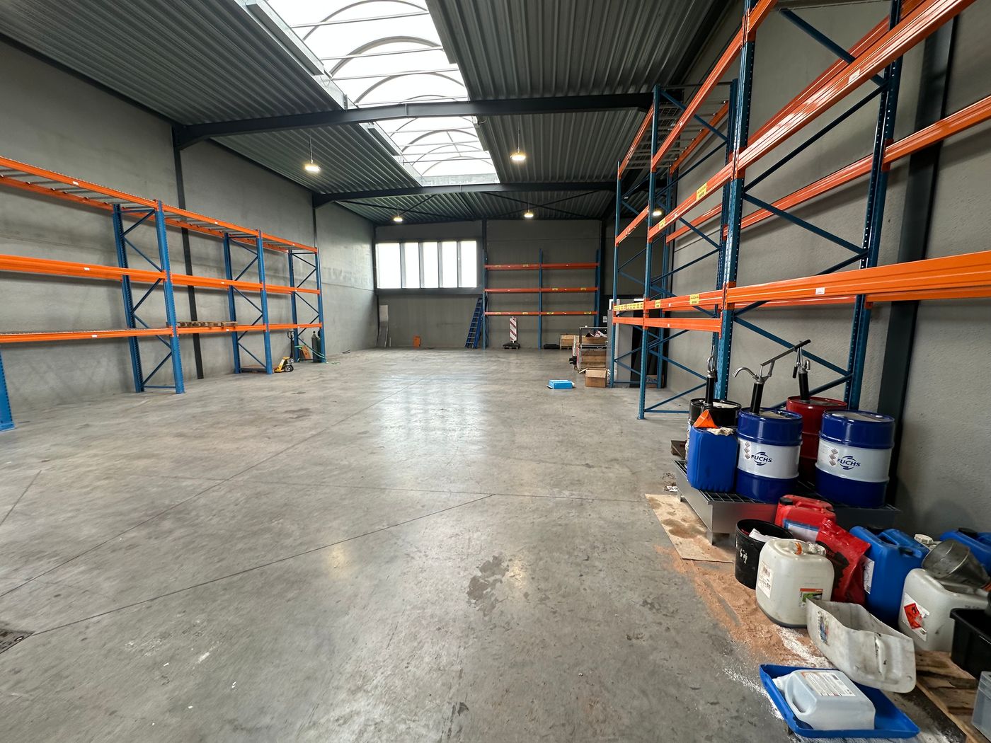 Nieuwbouw KMO-unit van 429 m² met 4 Parkeerplaatsen in Lendelede - photo 4