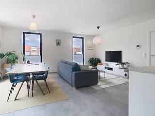 Vous recherchez un appartement de haute qualité et à haut rendement énergétique dans un emplacement privilégié ? Ce bâtiment de haute qualité situé à Burcht allie confort de vie moderne, techniques durables et excellente accessibilité. Grâce à son emplacement calme à proximité de la forêt, vous pourrez y profiter d'un environnement verdoyant, tandis que les écoles, les magasins et les transports en commun sont accessibles à pied. Une opportunité unique pour ceux qui veulent louer confortablement !<br /><br />Disposition de l'appartement :<br />-Hall d'entrée<br />-Toilettes pour invités<br />-Salon lumineux<br />-Cuisine<br />-Rangement<br />-Chambre 1<br />-Chambre 2<br />-Chambre 3<br />-Salle de bain avec douche à l'italienne et toilettes<br />-Terrasse<br /><br />Comprend un parking souterrain privé et un espace de rangement au sous-sol.<br />L'appartement sera disponible à partir du 01/11/2026.<br /><br />Avantages et durabilité :<br />Ce bâtiment a été construit dans une optique d'avenir et offre une facture énergétique très faible. L'appartement a un niveau E extrêmement bas (E-17) et est équipé d'un chauffage et d'un refroidissement géothermiques par le sol, de panneaux solaires, de vitres à haut rendement et d'un système de ventilation D de haute qualité avec récupération de chaleur.<br />Grâce à son emplacement à Burcht, vous pouvez rejoindre Anvers ou Gand en un rien de temps via la E17. Cela en fait le point de départ idéal pour les navetteurs qui souhaitent vivre tranquillement.<br /><br />Vous êtes curieux d'en savoir plus ? <br />Créez votre profil de location sur dewaele.com : à proximité de la propriété, vous verrez un bouton rouge « demander une visite ». Si vous cliquez ici, vous pouvez compléter le profil de location.<br />À bientôt !