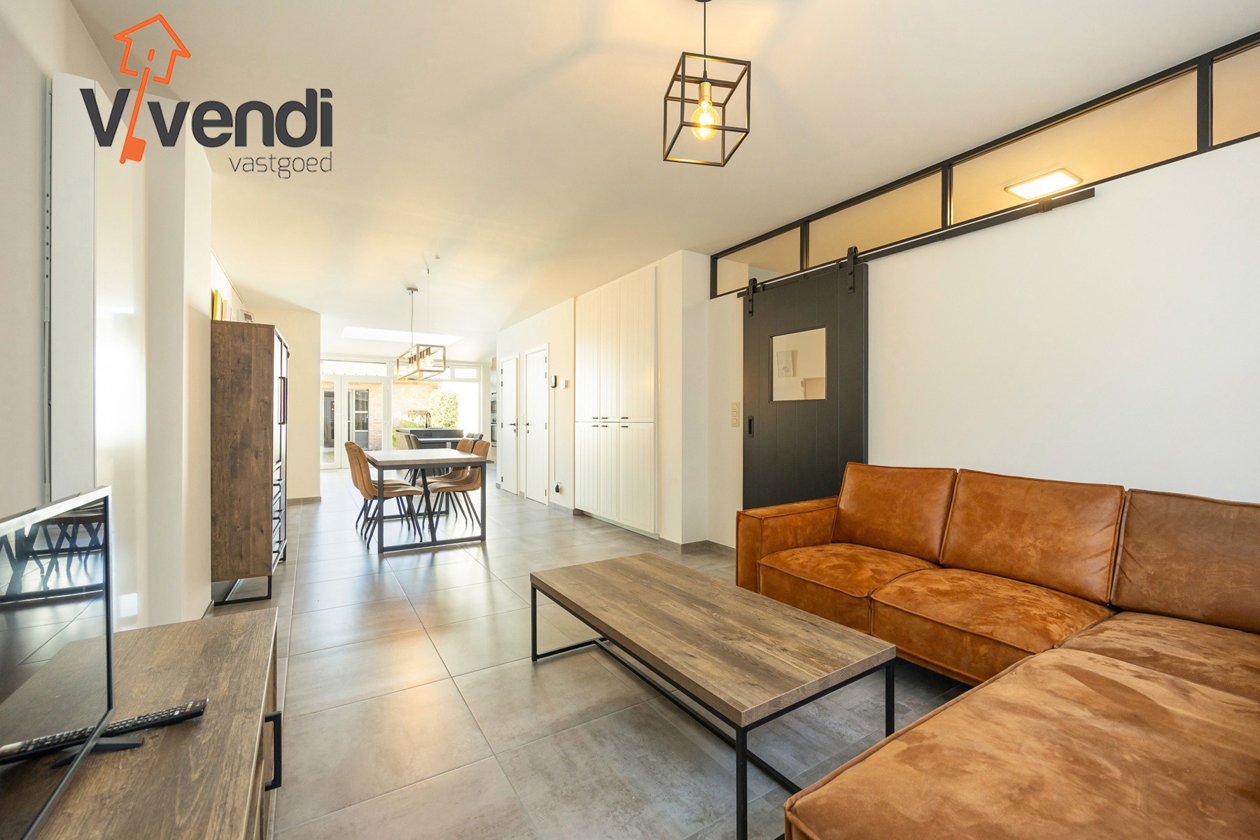 Instapklare stadswoning recent volledig gerenoveerd! - foto 3