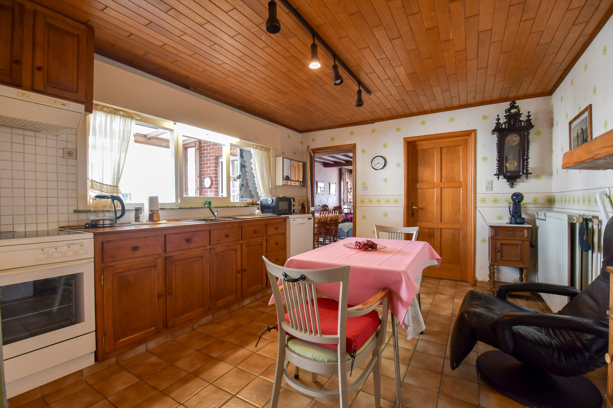IN OPTIE - COMPROMIS IN OPMAAK | Rustig en centraal gelegen woning met landelijk uitzicht, grote garage en tuin - foto 5