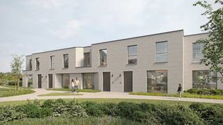 <ul>
	<li>Energiezuinige woningen</li>
	<li>3 à 4 slaapkamers</li>
	<li>Interessant voor investeerders</li>
	<li>Ideaal voor jonge gezinnen</li>
</ul>
<br />OMGEVING<br />Koolkerke is een rustige en groene deelgemeente van Brugge, op slechts 4 km van de Markt en 7 km van het station. Hier geniet je van een ideale combinatie van stadsleven en landelijke rust. Ook de kust ligt dichtbij: het strand van Zeebrugge, Blankenberge en Knokke-Heist bevindt zich op ongeveer 14 km en is vlot bereikbaar met de fiets.<br /><br />De omgeving is bijzonder aantrekkelijk voor gezinnen dankzij de groene woonomgeving en de nabijheid van alle voorzieningen. Brugge biedt een ruim aanbod aan winkels, scholen en horeca, terwijl Koolkerke zijn charmante dorpskarakter met open polders en een gemoedelijke sfeer behoudt. Bovendien beschikt Koolkerke over een eigen basisschool, ideaal voor jonge gezinnen.<br /><br />WONINGAANBOD
<ul>
	<li>Dit stijlvolle woonproject omvat 19 woonentiteiten en biedt:</li>
	<li>6 halfopen woningen</li>
	<li>9 gesloten woningen</li>
	<li>4 stapelwoningen (comfort van een woning, efficiëntie van een appartement)</li>
</ul>
<br />Kenmerken:
<ul>
	<li>Gelegen rond een groene binnentuin</li>
	<li>Twee gemeenschappelijke fietsenbergingen</li>
	<li>Centraal afvalpunt</li>
	<li>Parkeerhaven voor een verkeersluwe, rustige woonomgeving</li>
</ul>
<br />INDELING<br />Elke woning werd praktisch en doordacht ingedeeld met aandacht voor ruimte en lichtinval. Op het gelijkvloers bevindt zich een inkomhal die toegang geeft tot de lichtrijke leefruimte met open keuken. Aansluitend is er een praktische berging voorzien, ideaal voor extra opslagruimte.<br /><br />Op de verdieping bevinden zich drie slaapkamers, een badkamer en een apart toilet. Bij woningen met een zolder is een vierde of vijfde kamer mogelijk. Alle woningen hebben een privétuin. De stapelwoningen hebben slaapkamers en een badkamer op één niveau en een ruim terras.<br /><br />E-PEIL<br />Alle woningen zijn uitgerust met warmtepomp en vloerverwarming en behalen een E-peil van 30. Deze BEN-woningen bieden energiezuinig, duurzaam en toekomstgericht wonen.<br /><br />Wil je jouw droomwoning verder ontdekken? Bel ons op 051 437 507 of stuur een mailtje naar info@potrell.be voor een afspraak!<br /><br />WONING OP MAAT<br />Maak je woning je droomhuis: kies keuken, vloeren en badkamer helemaal naar jouw stijl. Jij kiest, Potrell voert uit.