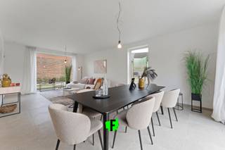 Gelegen nabij het centrum van Meulebeke vinden we dit nieuwbouwproject terug bestaande uit 6 woningen. Gelegen in een doodlopende straat maak dit...