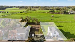 Ben je op zoek naar de ideale locatie om uw droomwoning te bouwen? Deze bouwgrond in Wachtebeke biedt een unieke combinatie van rust, ruimte en een uitstekende bereikbaarheid.<br /><br />Het perceel heeft een <strong>totale oppervlakte van 1.095 m²  </strong>waardoor er voldoende mogelijkheden zijn voor het realiseren van een ruime woning met tuin.<br />De grond is landelijk gelegen, maar toch zeer centraal. Op korte afstand vindt u het prachtige Provinciaal Domein Puyenbroeck, ideaal voor ontspanning, wandelen en fietsen. Daarnaast bevinden winkels, apotheek, dokter en het dorpscentrum zich vlakbij, wat zorgt voor extra comfort in het dagelijkse leven.<br /><br />Dankzij de vlotte verbindingen naar omliggende gemeenten en invalswegen combineert deze locatie het beste van twee werelden: rustig wonen in het groen met alle voorzieningen binnen handbereik. <br /><br />Indien er interesse is om de percelen te gaan bezichtigen neem dan graag contact op via nathalie@immomamo.be of bel naar <strong>0492/97.47.00</strong>