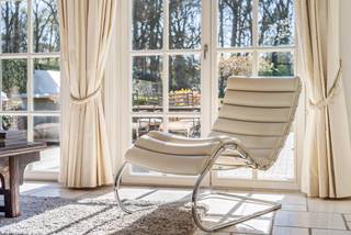 This beautiful villa with an "open space" concept in Kapellen is a dream home for anyone looking for luxury and comfort.<br /><br />Built in 2002, the property is located on a spacious plot of 2060 square meters and has a living area of 297 square meters.<br />We drive through the automatic gate onto the property and easily park our car in the designated parking spaces or in the double garage.<br /><br />Upon entering the villa, we are bathed in light thanks to the surprising "open space" concept, which is very characteristic of this exceptional villa.<br /><br />From the entrance hall, we have a connection to the living and dining area and a beautiful connection to the garden.<br /><br />We take the glass door to the living area and notice the unfolding high open void, creating a very spacious feeling.<br />The living area with fireplace seamlessly flows into the living-dining kitchen.<br />This is equipped with the necessary appliances, a kitchen island, and a breakfast nook with a view of the garden.<br />A utility room/laundry room and a double garage provide the necessary living comfort in the home.<br /><br />Furthermore, there is a master bedroom on this ground floor with a built-in wardrobe and an en-suite full bathroom with shower, bath, and sink with cabinets.<br /><br />We take the open staircase from the living room to the first floor.<br /><br />The landing connects the four bedrooms and the open office space with a view of the garden.<br /><br />There is a separate bathroom on the landing and a bathroom that is en-suite to one of the 4 bedrooms.<br /><br />Outside, there is a beautifully landscaped garden with a sunny southwest-facing terrace, where you can enjoy the sun.<br /><br />In addition, there is a spacious garage with space for 2 cars and ample parking on the property.<br /><br />In short, this villa in Kapellen is an ideal place to live for those seeking comfort, luxury, and space.<br />With all the amenities you need and a beautiful environment, this is a dream home that meets all your desires.<br /><br />Extraordinary features<br />- quiet environment<br />- 5 bedrooms: master/guest room on the ground floor and 4 bedrooms on the first floor<br />- all comfort<br />- well-maintained<br />- accessibility to public transport, shops, schools<br />- ready to move in<br /><br />EPC = 197 kWh/m² - Vg - Wg - Gmo - Gvkr - Gvv