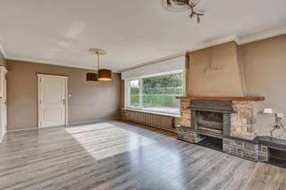 Deze woning was initieel ingericht als handelshuis en beschikt maar liefst over 273m2 bewoonbare oppervlakte waardoor deze woning zeer geschikt...