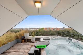 Ontdek deze unieke penthouse in Blankenberge, gelegen in een recente en stijlvolle residentie. Dit uitzonderlijke appartement werd van begin tot...