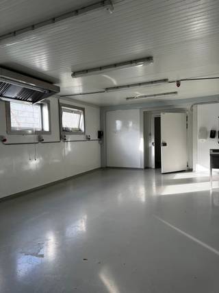 <p>Werk ruimte te huur met mogelijkheid tot opslag en verwerking van voedingswaren. Alle technieken en voorzieningen beschikbaar met ook gebruik van diepvriezer. </p>
<p>Contacteer Simon op het nummer 0498123708 of mail naar simon@vicusvastgoed.be </p>
