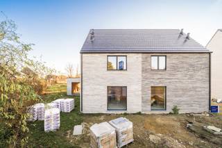 Bientôt, vous habiterez dans l'une de ces nouvelles constructions jumelées de grande qualité, où luxe, confort et efficacité énergétique sont réunis...