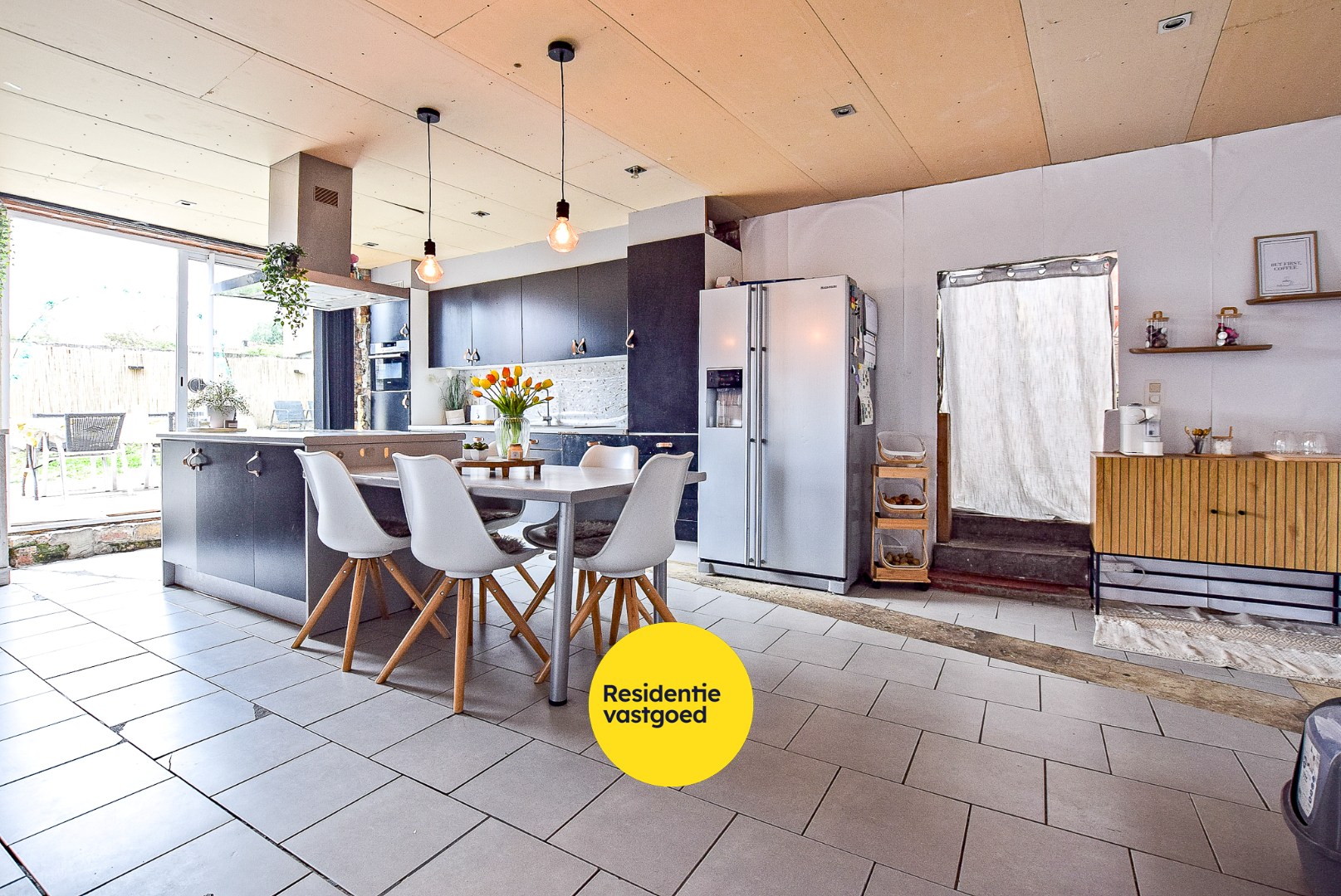 Te renoveren woning met 4 slaapkamers, bureau en zongerichte tuin in Alveringem - foto 4