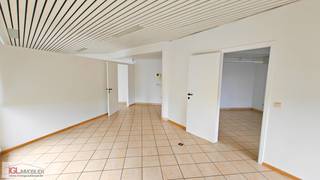 IGL presents this excellent ground-floor commercial space, located on a street corner to maximize visibility.Whether you are looking for office space...