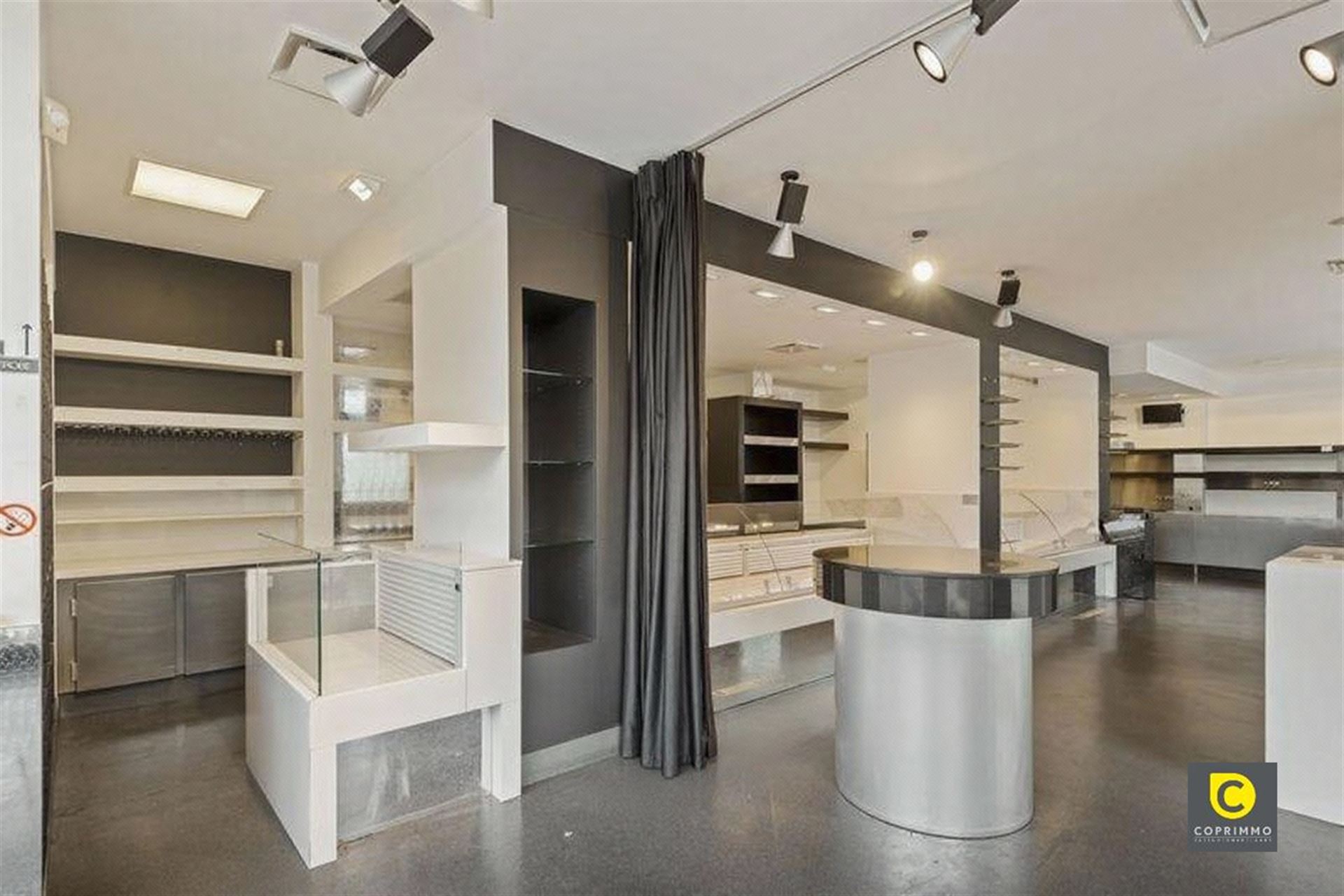 Ruim handelspand + P op zeer commerciële locatie! - foto 4