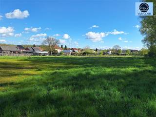 GROND VOOR HALFOPEN BEBOUWING MET MOOI UITZICHTVraagprijs : 140.000 euroZeer leuke en rustig gelegen grond (LOT 2) te Viane met een terrein...