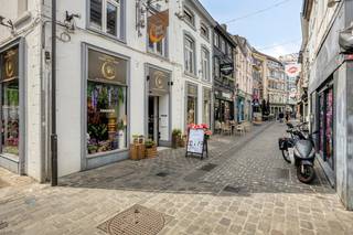 This commercial property is located at Maastrichterstraat 31 in Hasselt, right in the commercial heart of the city and within walking distance of the Grote Markt.<br /><br />The Maastrichterstraat is one of Hasselt's well-known shopping axes and is part of the traffic-free shopping zone. This ensures a pleasant shopping environment and a constant flow of shoppers and visitors.<br /><br />According to the EPC, the building has a non-residential area of approximately 139 m² and offers opportunities for various commercial uses. The combination of the central location, the commercial environment and the presence of shops and restaurants in the immediate vicinity makes this an interesting opportunity.<br /><br />The property is currently rented out, so it can also be interesting for investors looking for commercial real estate in a strong central location.<br /><br />The character of the building is also a special asset. The building is part of the established architectural heritage and is located within the historic city center of Hasselt.<br /><br />Advantages:<br /><br />- Central location in the heart of Hasselt<br />- Located in the traffic-free shopping zone<br />- Within walking distance of the Grote Markt<br />- Approx. 139 m² of non-residential area<br />- Currently rented<br />- Interesting as investment property<br />- Surrounded by shops, restaurants and other commercial activities<br />- Characterful historic building<br /><br />An interesting commercial real estate investment in a prominent central location in Hasselt.<br /><br />More information or an on-site visit? Feel free to contact Dewaele Bedrijfsvastgoed.<br /><br />jeroen.saenen@dewaele.com<br />0472 18 38 10<br /><br />Register of measures: no