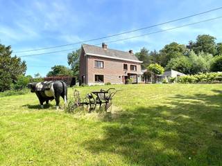 Te renoveren woning op TOPLACTIE met PRACHTIG ZICHT in Ronse! Indeling: ruime eetkamer, keuken, living, slaapkamer, berging, wasruimte en veranda...