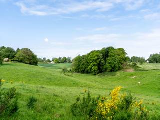 This property which only asks to be reborn (renovation and total or partial demolition) is implanted on a constructible plot of 28 ares 95...