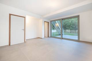 Deze nieuwe woning van 308 m² combineert ruimte en comfort om aan de behoeften van een modern gezin te voldoen. Gelegen in de Rue du Bois Henri,...