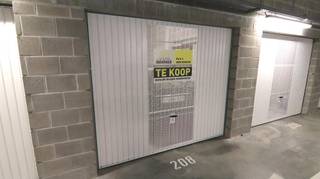 Gesloten GARAGEBOX te koop in een garagecomplex in de Frank Van Ackerpromenade vlakbij het station in Brugge.Een veilige plaats om je voertuig te...