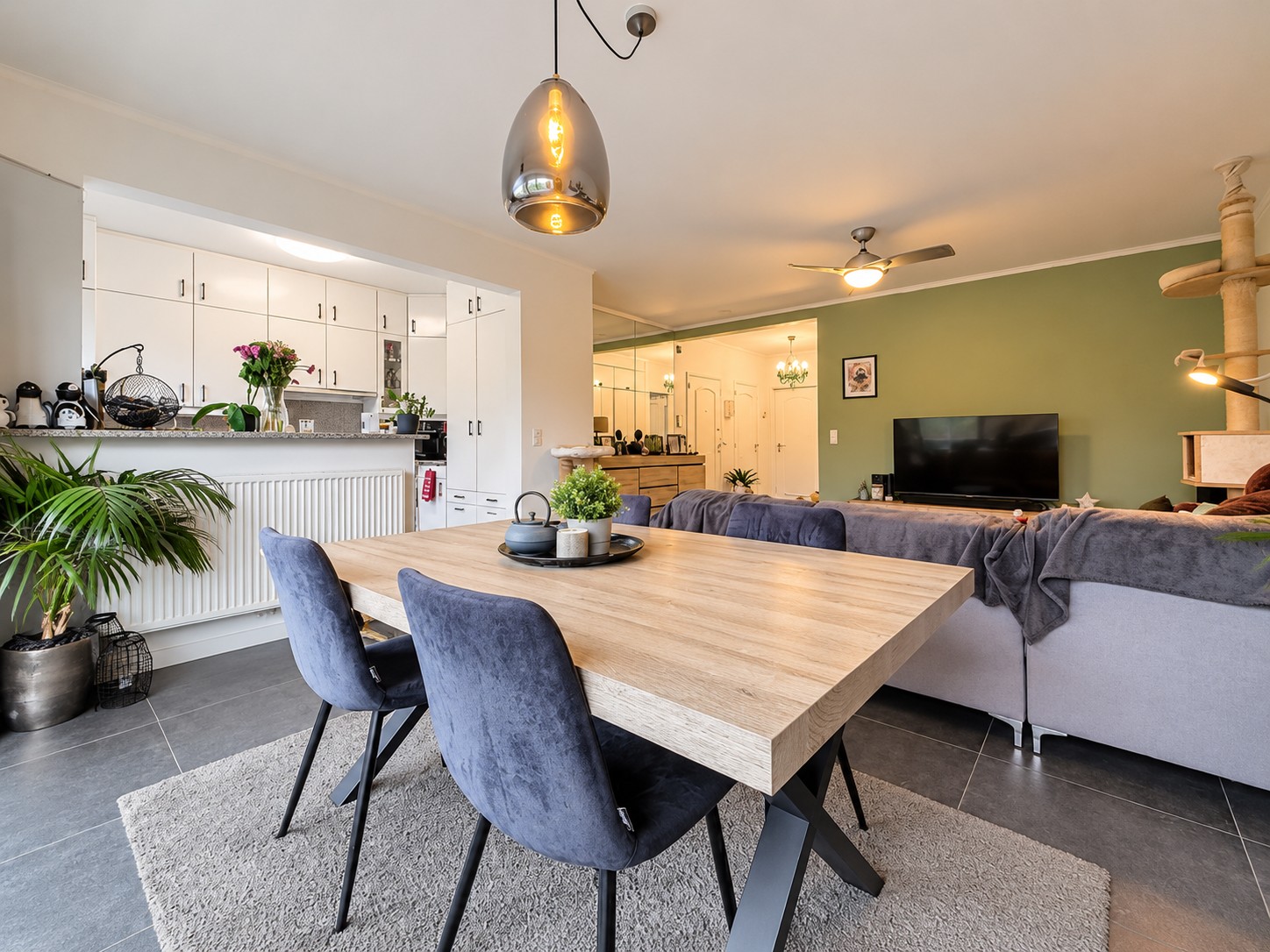 Volledig gerenoveerd appartement met 2 slaapkamers en garage in Lint - foto 3