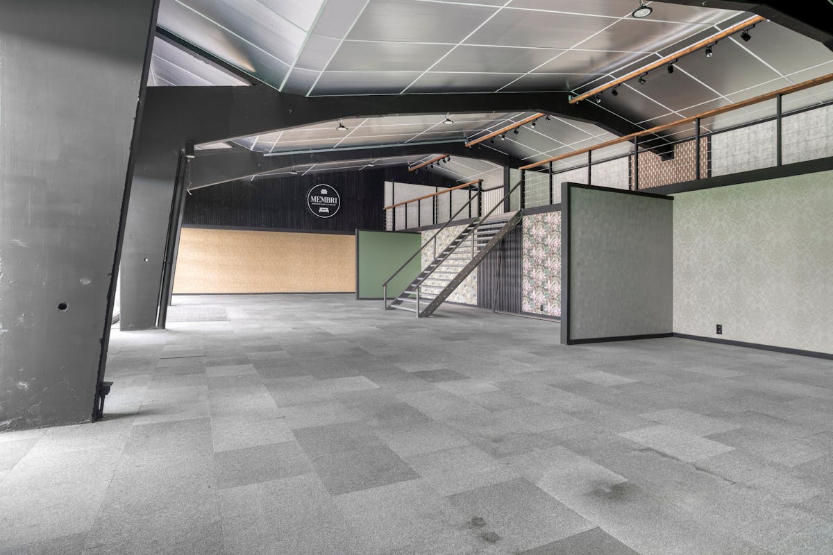 Vernieuwd magazijn/showroom van ca. 650m² nabij E403 te Gits - foto 5