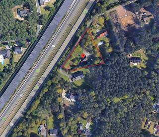 Bouwgrond (met af te breken woning) ca. 3.000m² | straatbreedte ca. 90m | Oost oriëntatie.BOUWVOORSCHRIFTEN* Footprint max. 10% van de perceel...